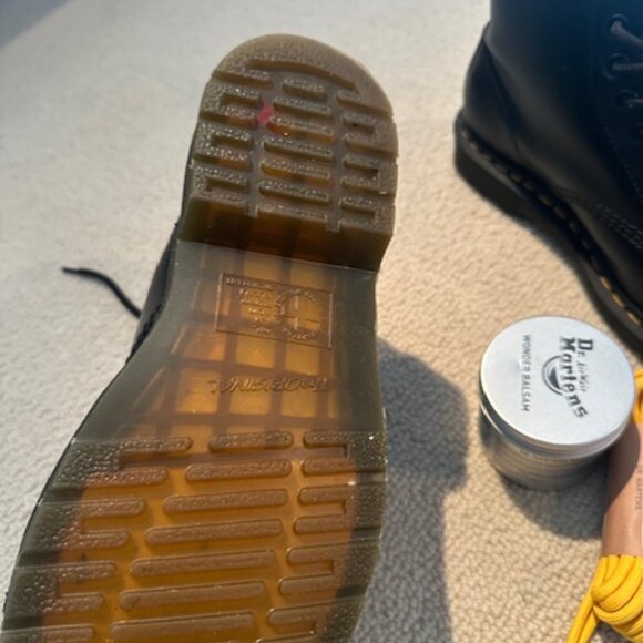 Dr. martens Boot shoes worn ONE TIME size 7 M US - Picture 3 of 3